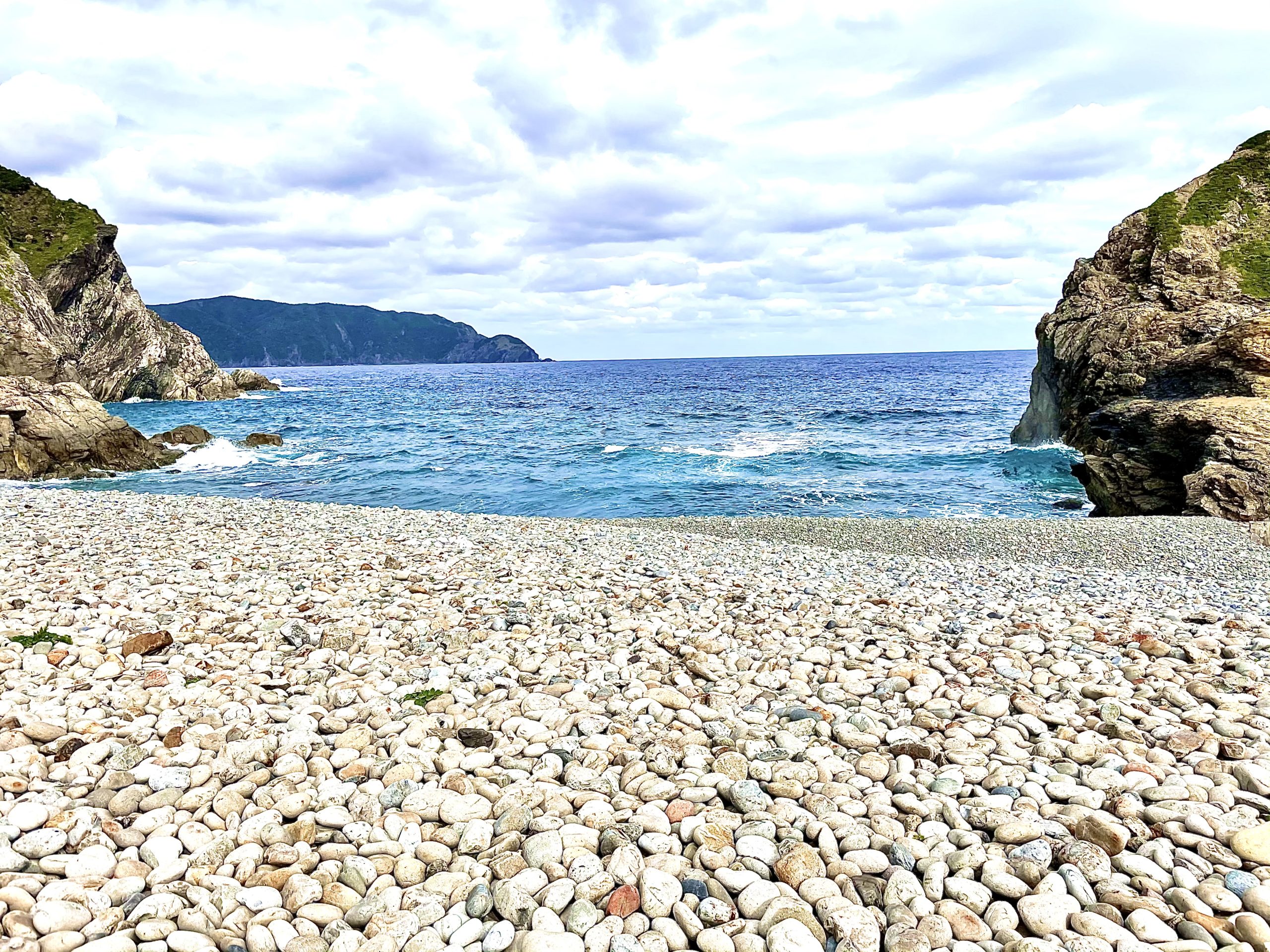 まん丸石の砂浜？音がここでしか聞けない波音。ホノホシ海岸